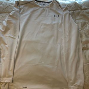 Mens white Under Armour cold gear shirt